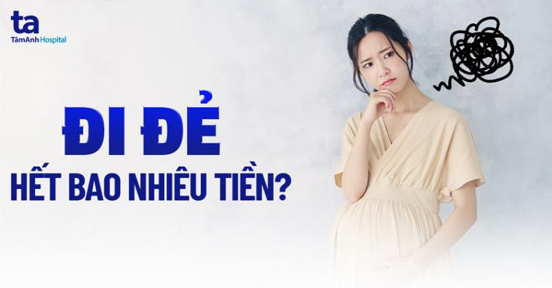 Chó mẹ vừa đẻ xong nằm nghỉ ngơi sau khi vượt cạn vất vả